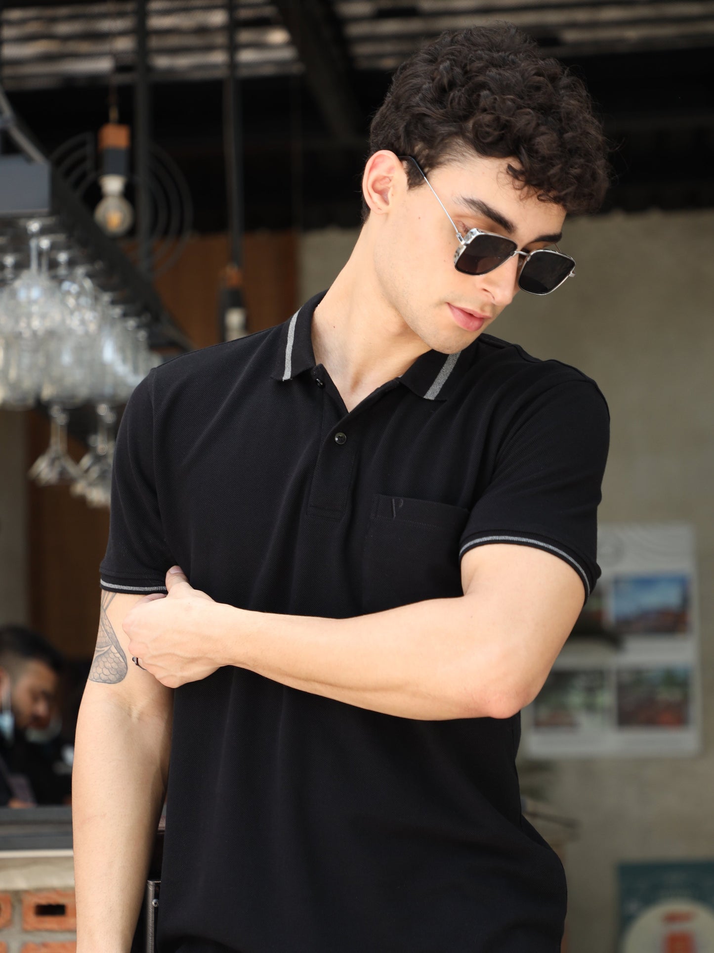 BLACK MEN'S HALF SLEEVE COLLAR T-SHIRT