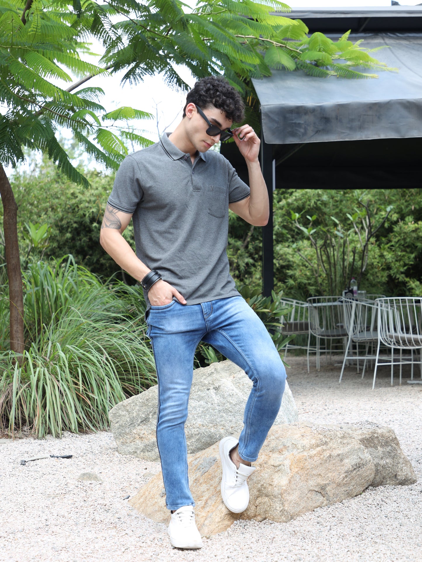 LIGHT GREY MEN'S HALF SLEEVE COLLAR T-SHIRT